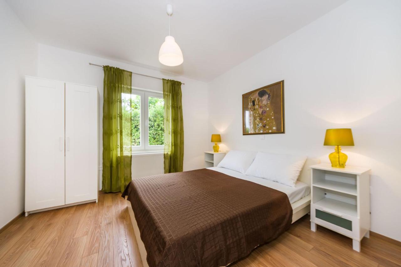 Apartamento de 1 dormitorio con balcón