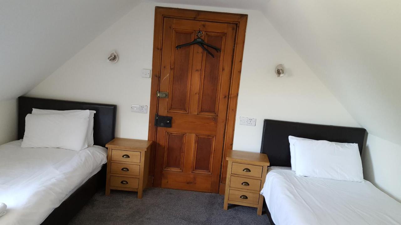 Twin Room with Private Bathroom