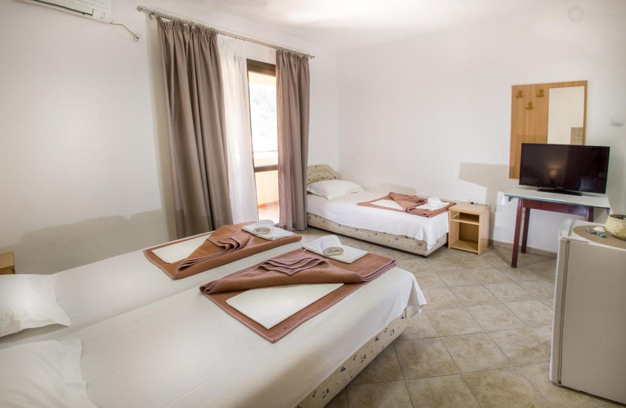 Triple Room with Garden View