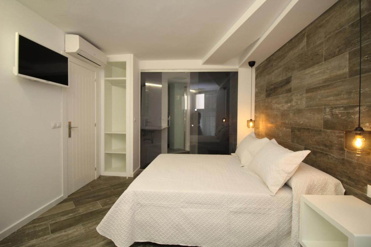 Deluxe Double Room (can add extra bed)