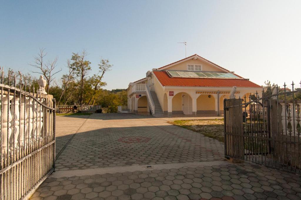 Apartmani Kuret - Bed and Breakfast Lopar