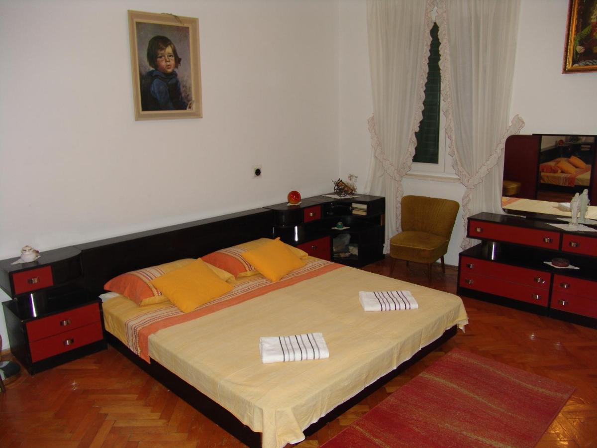 Comfort Double Room with shared bathroom
