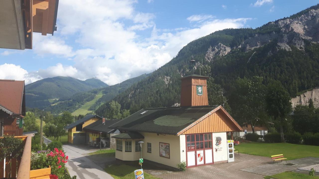 Apartment mit Balkon