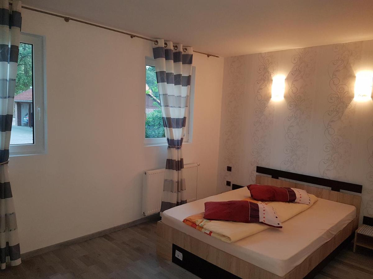 Tweepersoonskamer met 1 of 2 Bedden en Eigen Externe Badkamer