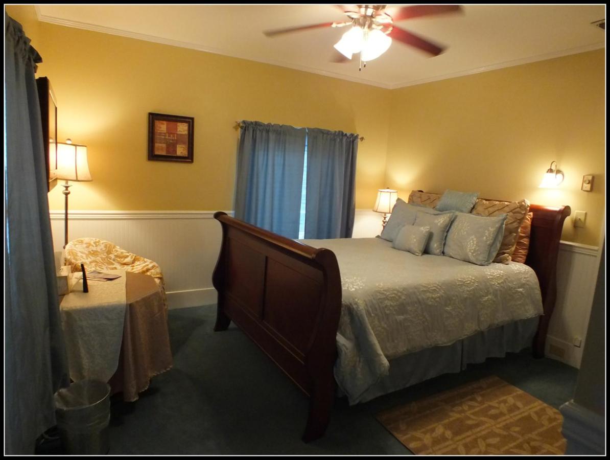 Queen Room with Spa Bath