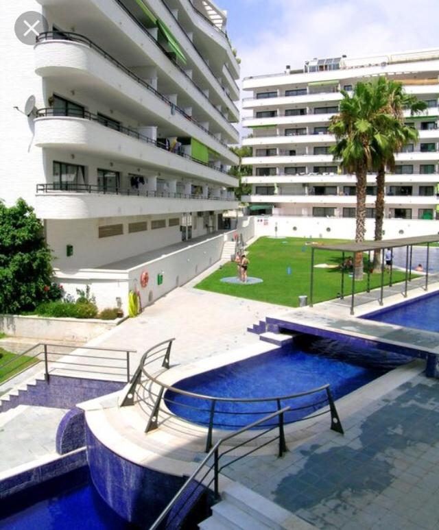 Apartment with Pool View