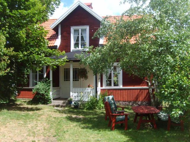 B&B Vimmerby - Karlstugan Cottage - Bed and Breakfast Vimmerby