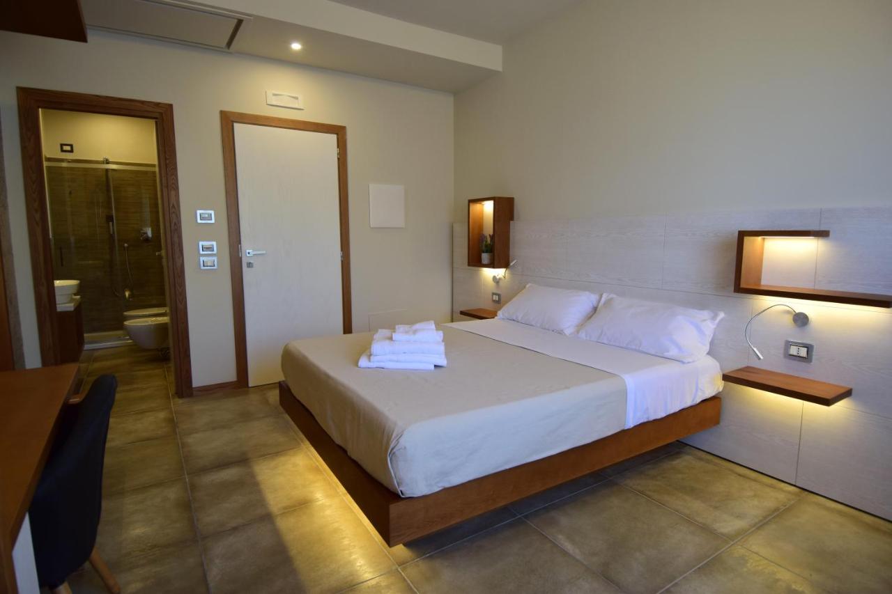 Habitación Doble Deluxe con vistas laterales al mar