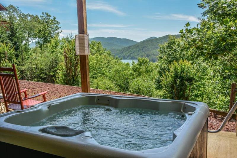 Light's Mountain Lake Overlook - B&B