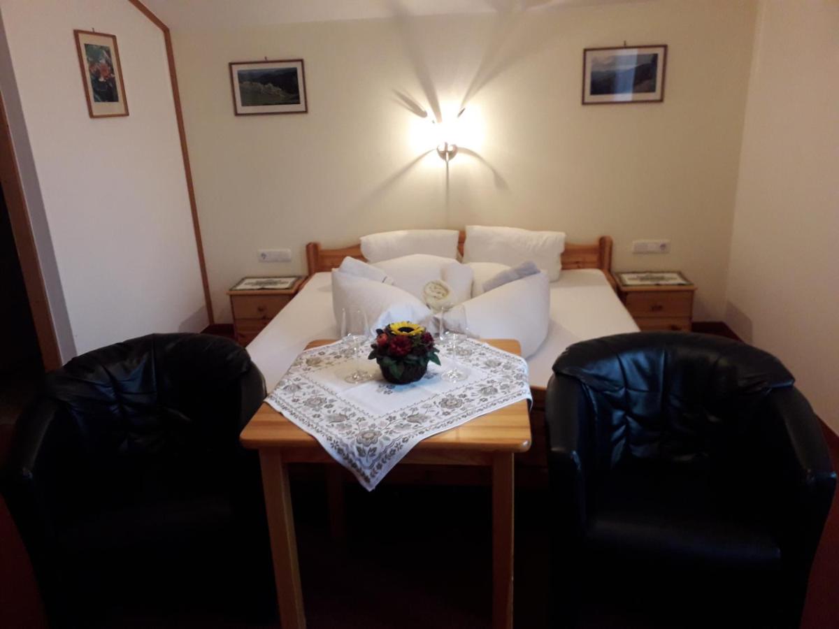 Doppelzimmer mit Balkon