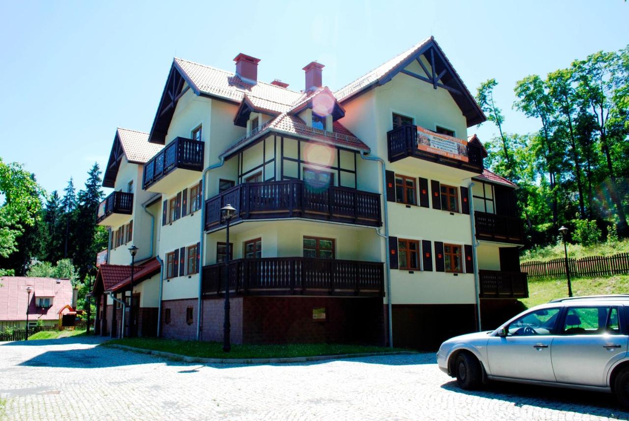 Klimatyczny Apartament Sun Seasons 24 w Szklarskiej Porębie by Noclegi Renters - Chambres d'hôtes Szklarska Poręba