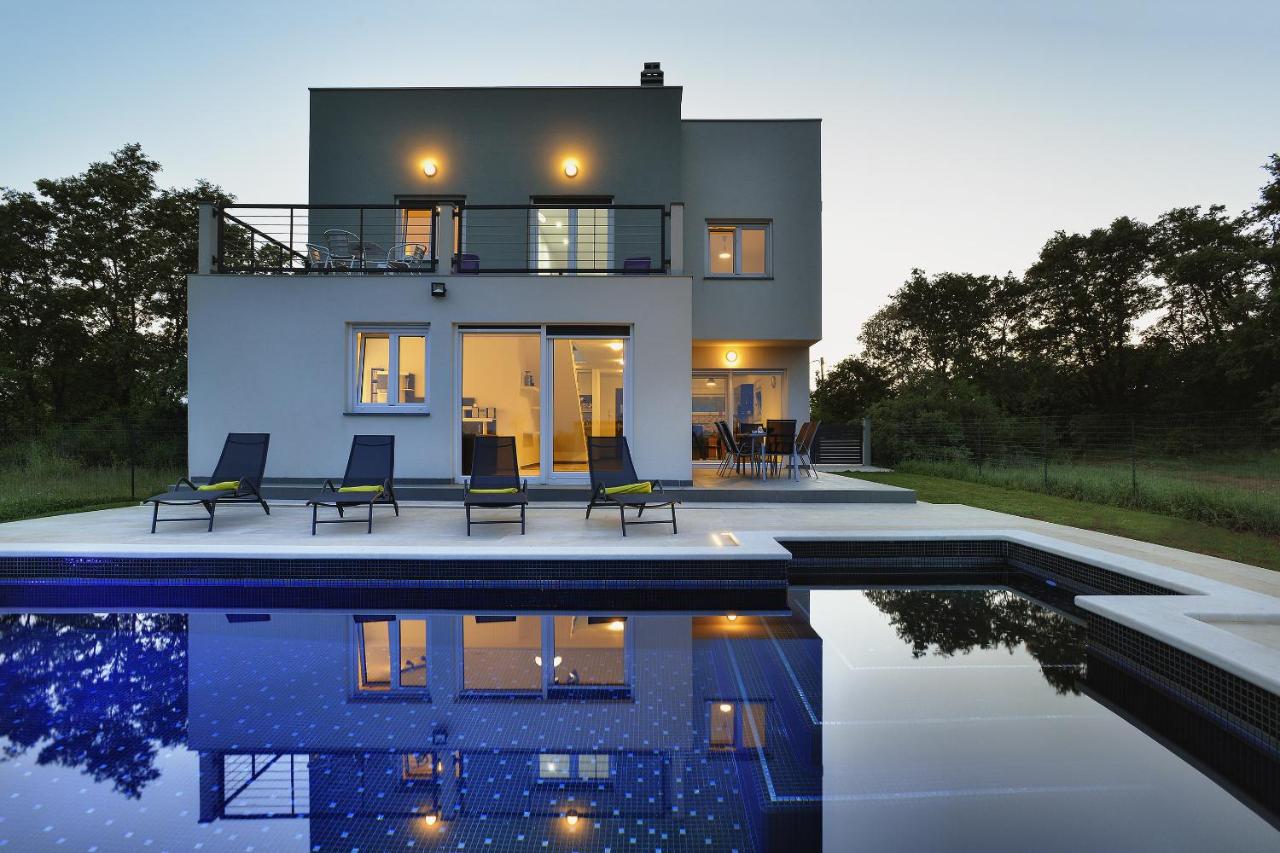 Holiday Home Dvori - Ferienwohnung Marčana