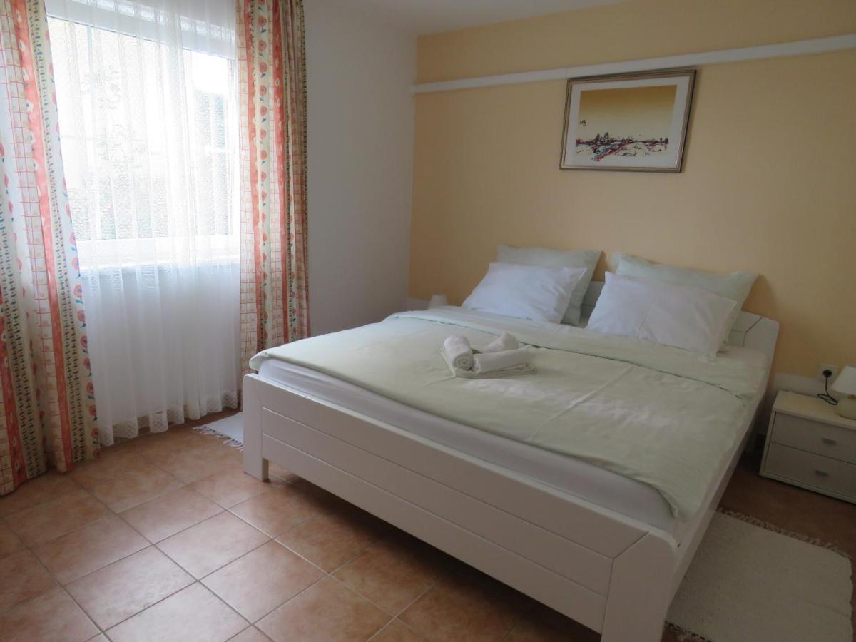 Appartamento con 2 Camere da Letto e Patio