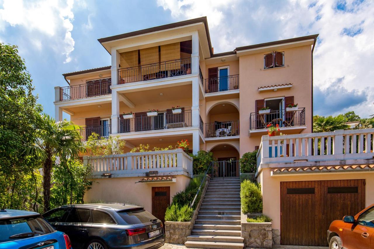 Rona Apartments Ani - B&B