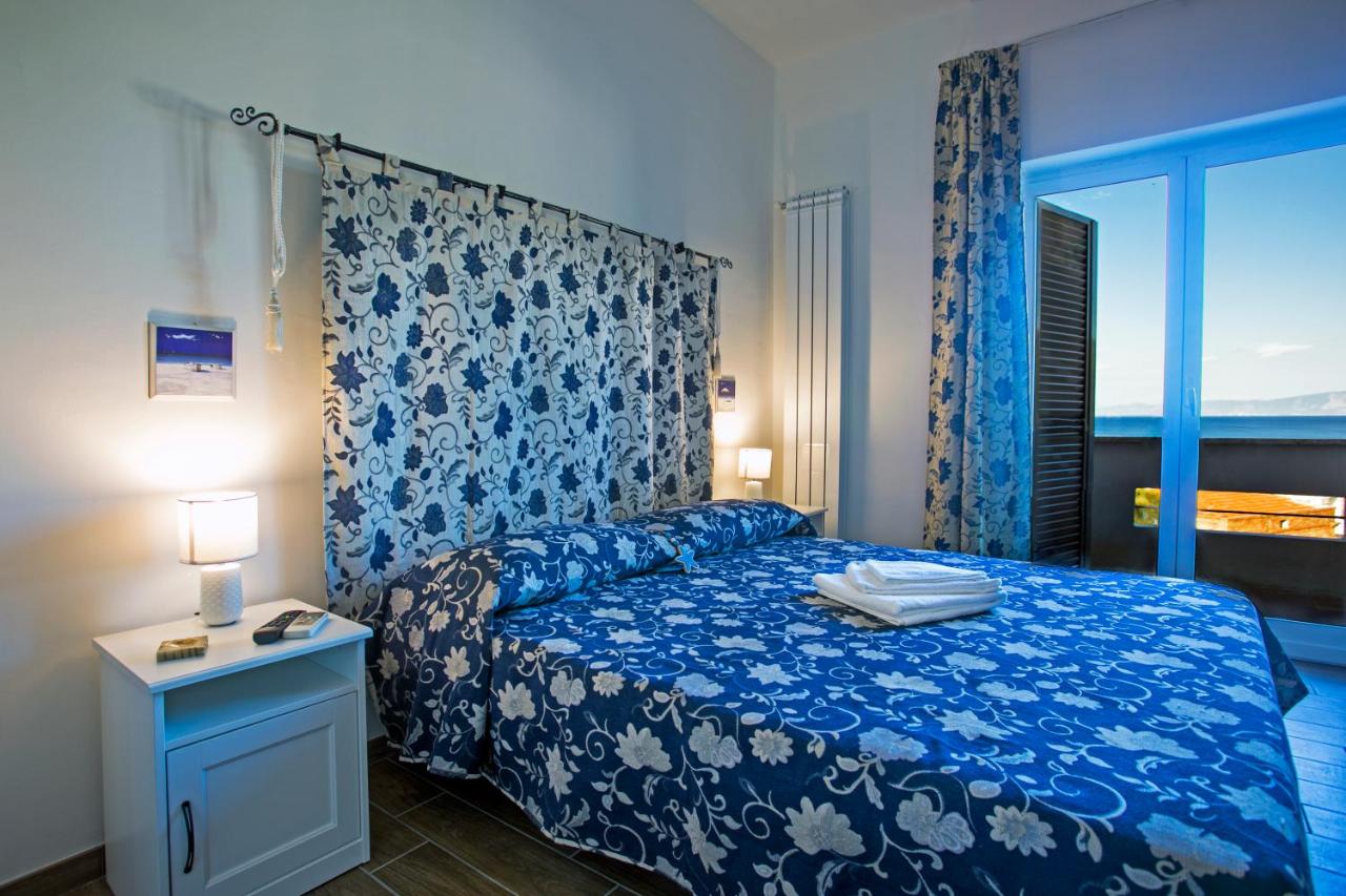 Deluxe Double Room with Balcony and Sea View