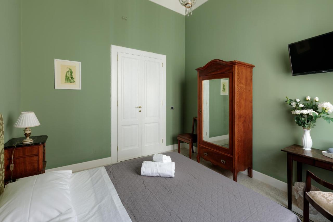 Tweepersoonskamer met 1 of 2 Bedden en Eigen Externe Badkamer