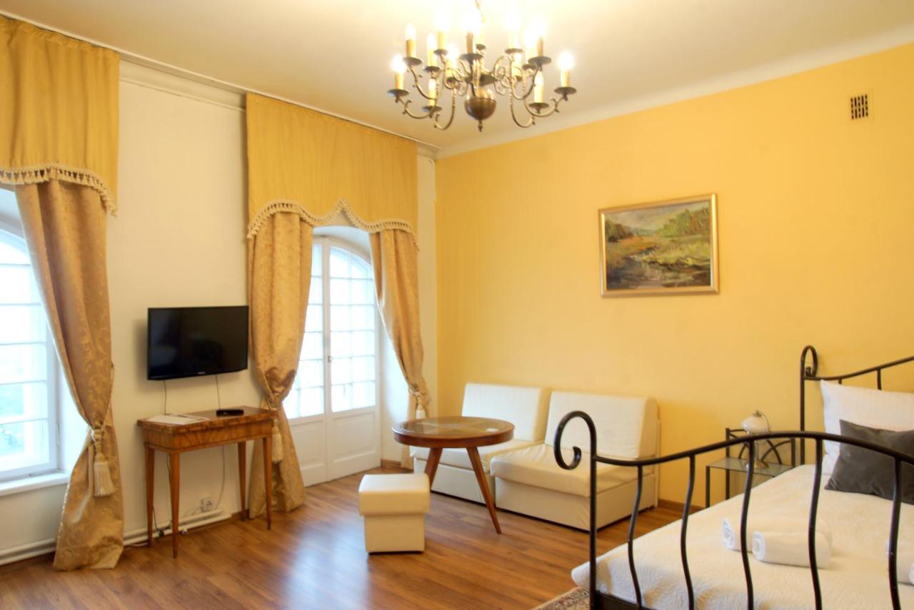 Double Room (30)