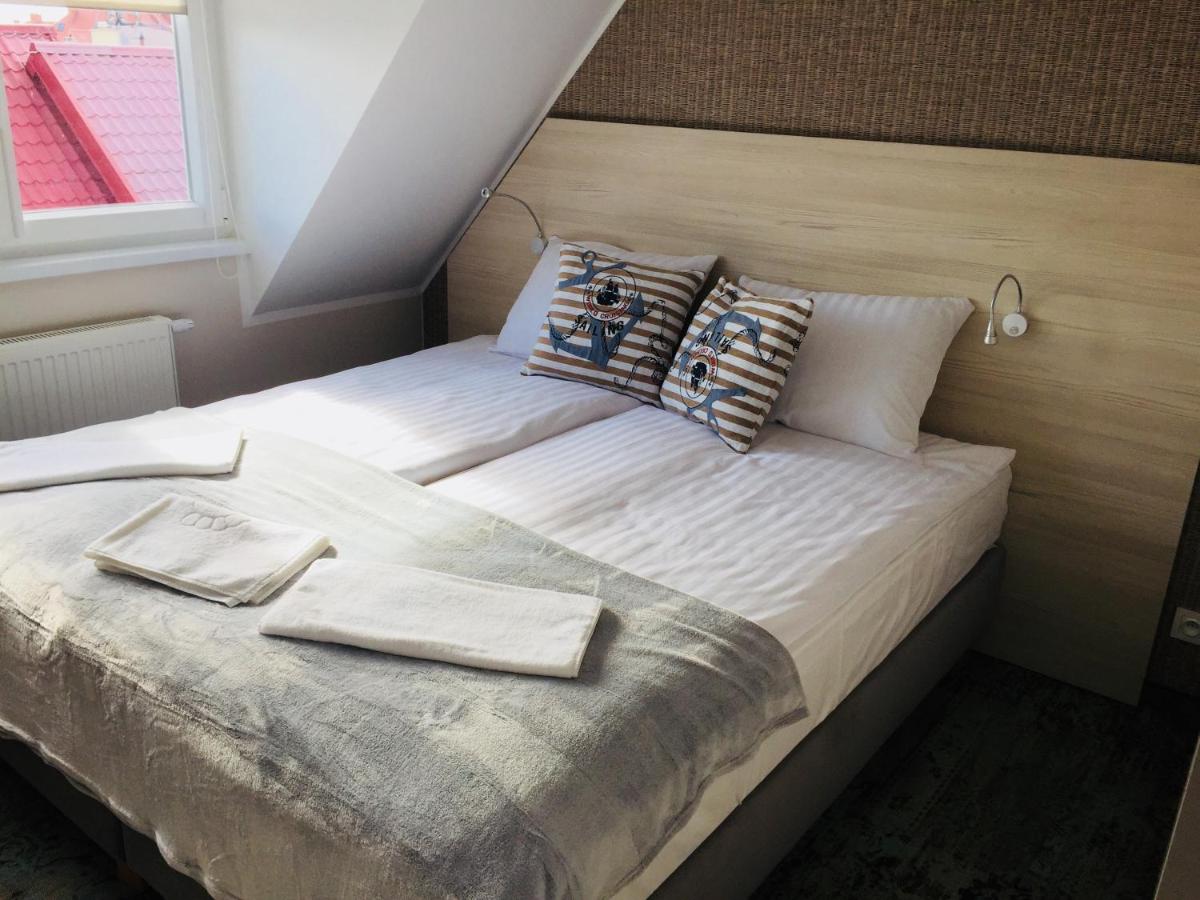 Zweibettzimmer mit Balkon