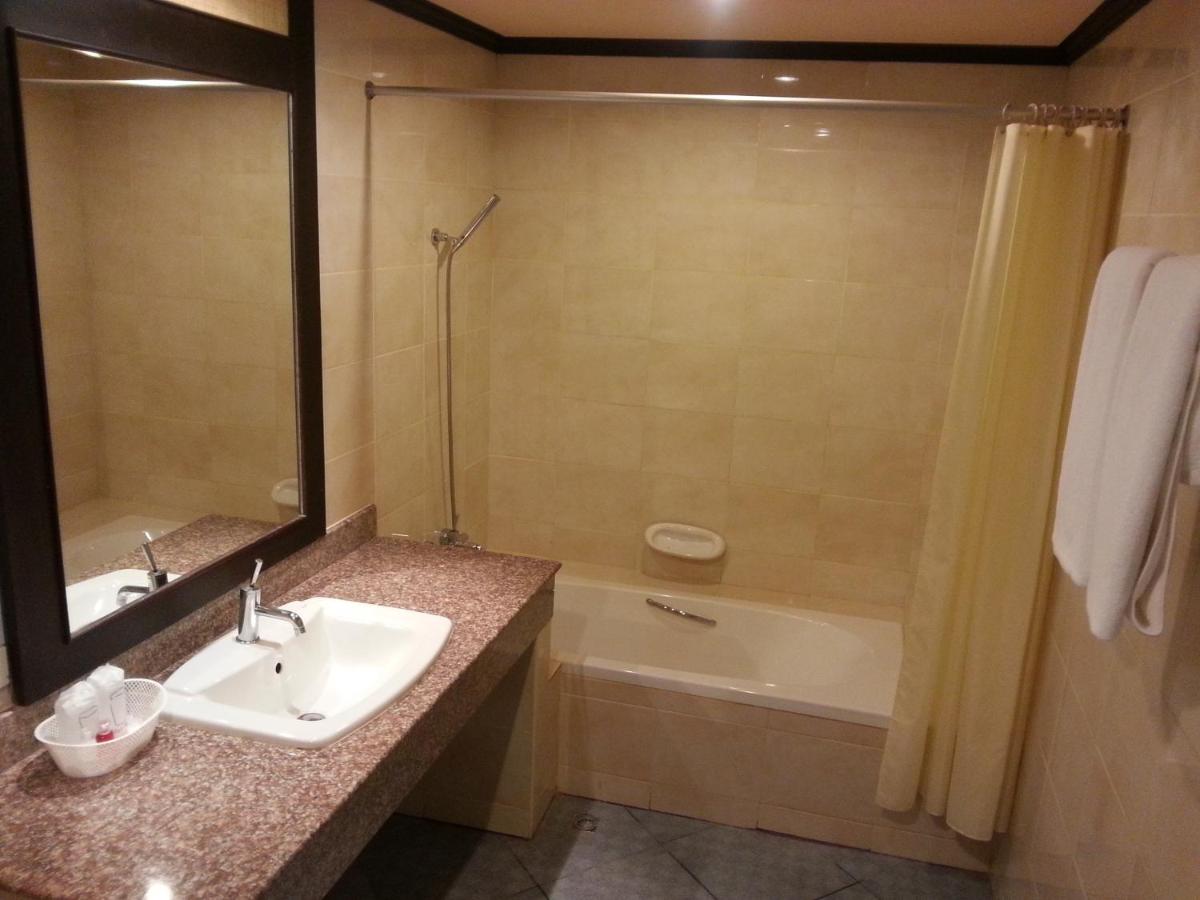 Standard Queen Room