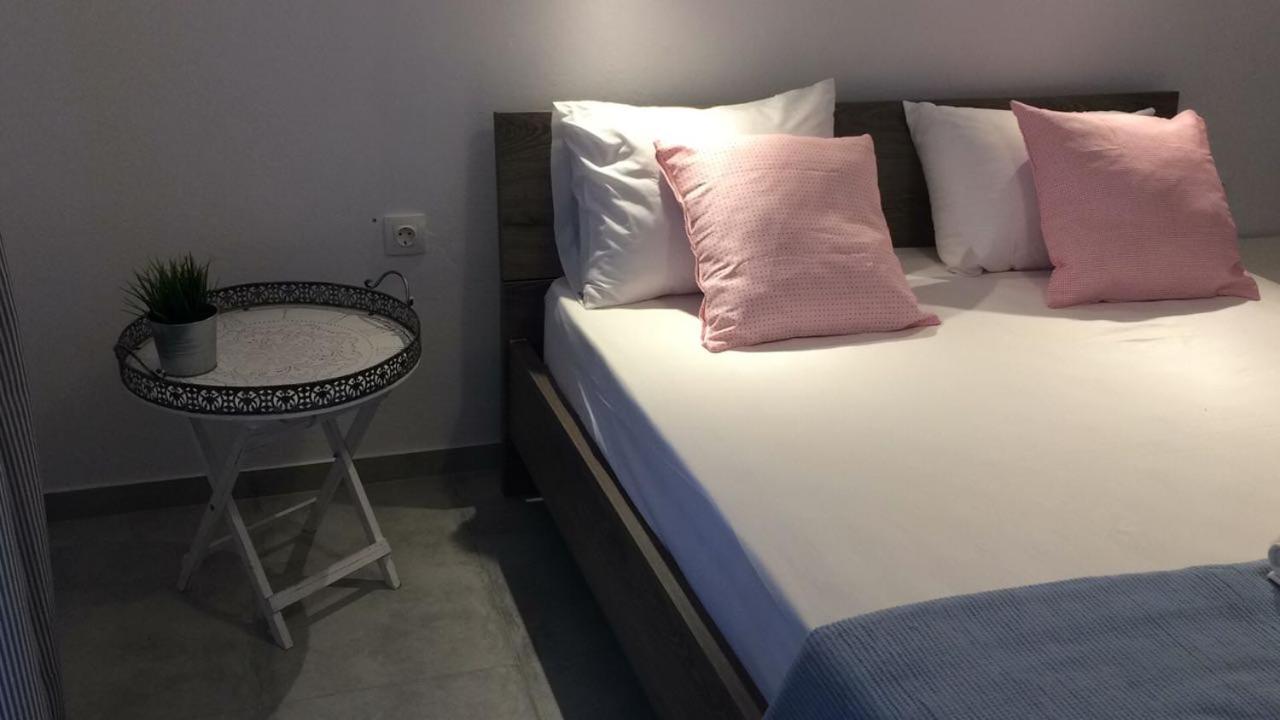 Deluxe Double Room with Side Sea View