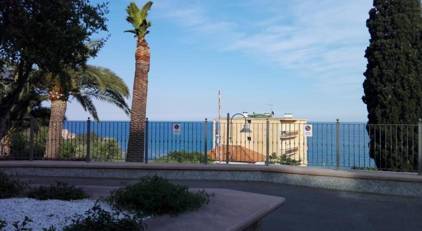 Casa al Prino con Giardino e box - B&B Imperia