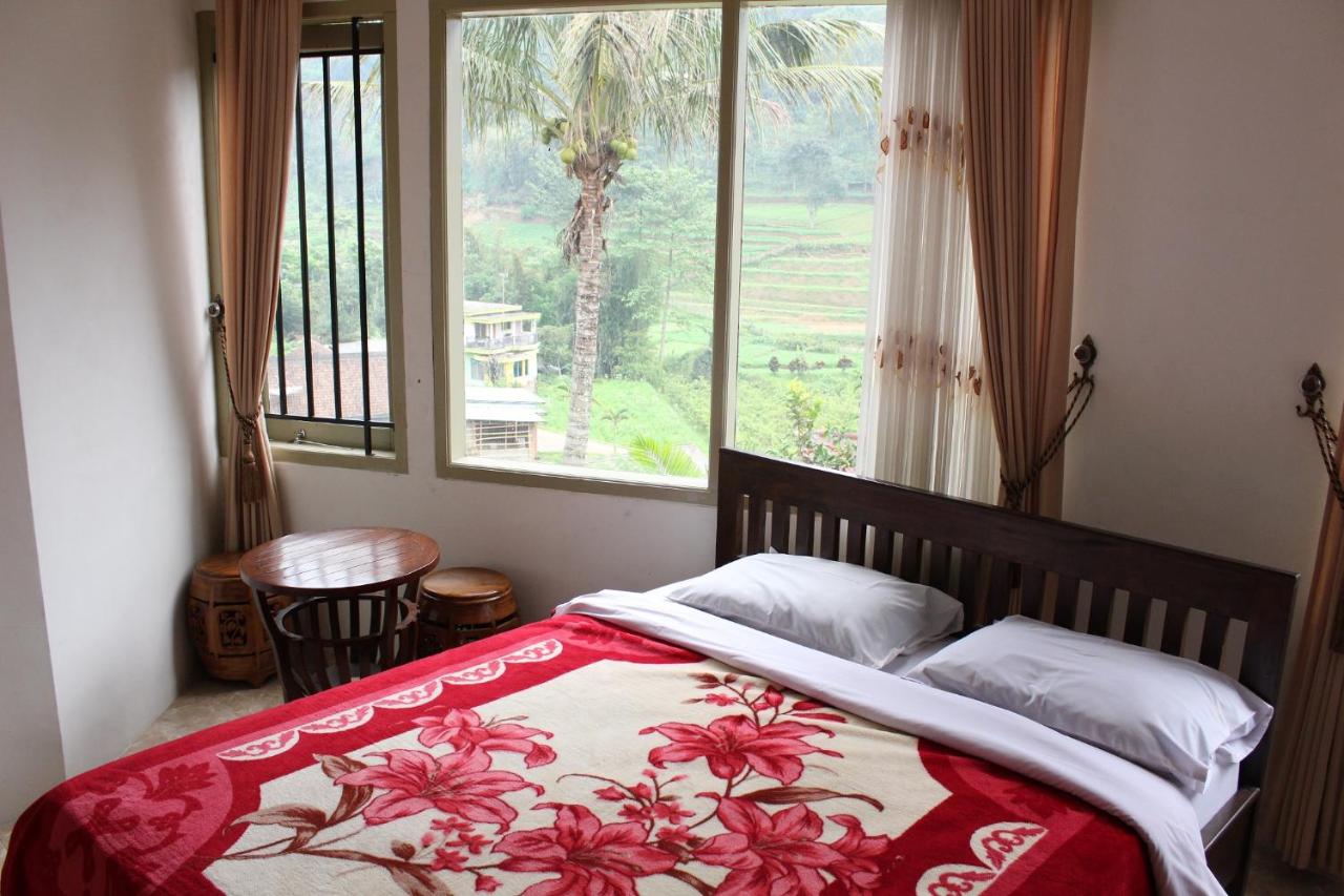 B&B Batu - Villa KenDedes Garden - Bed and Breakfast Batu