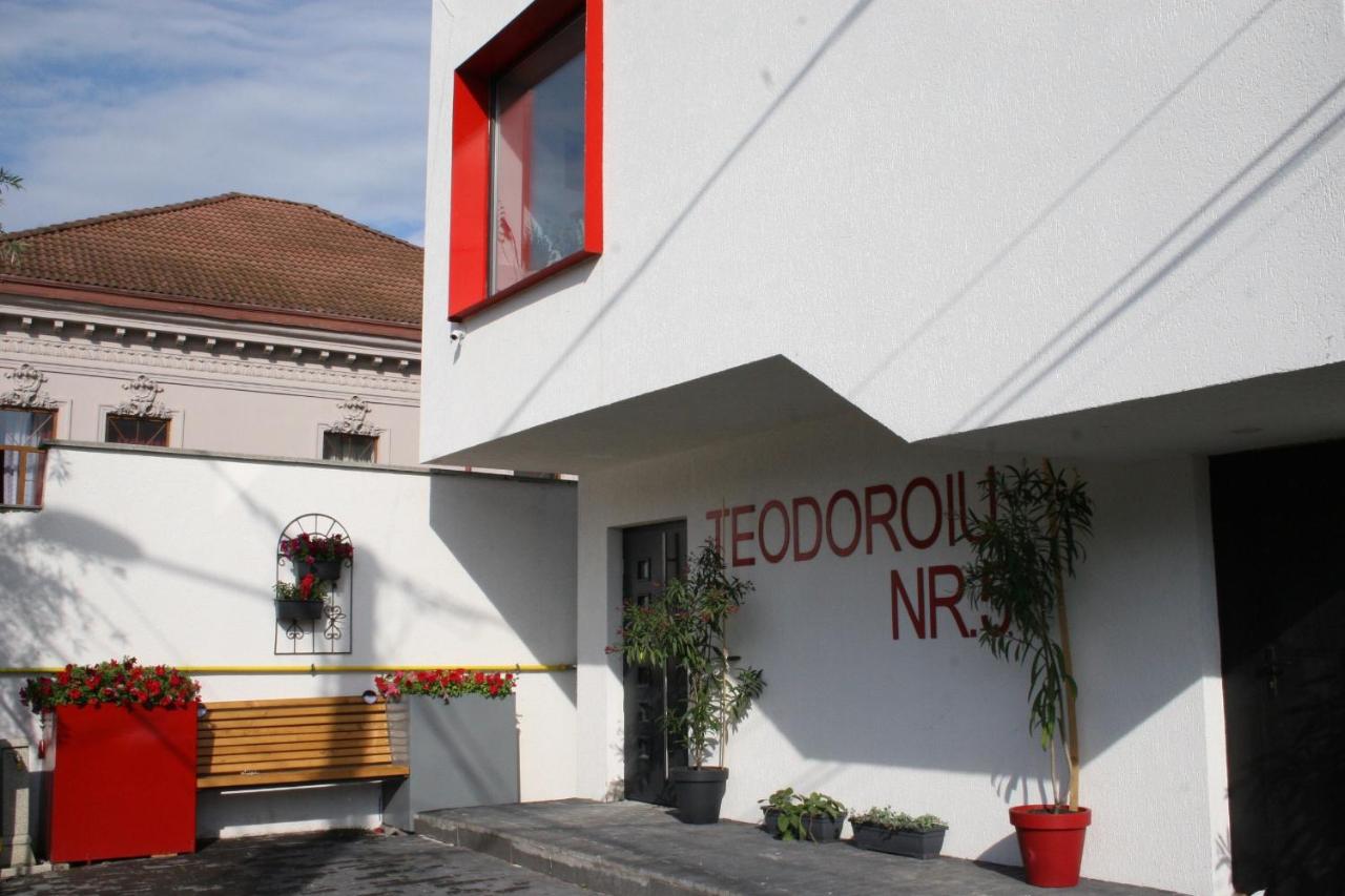 Teodoroiu nr. 5 - B&B Craiova