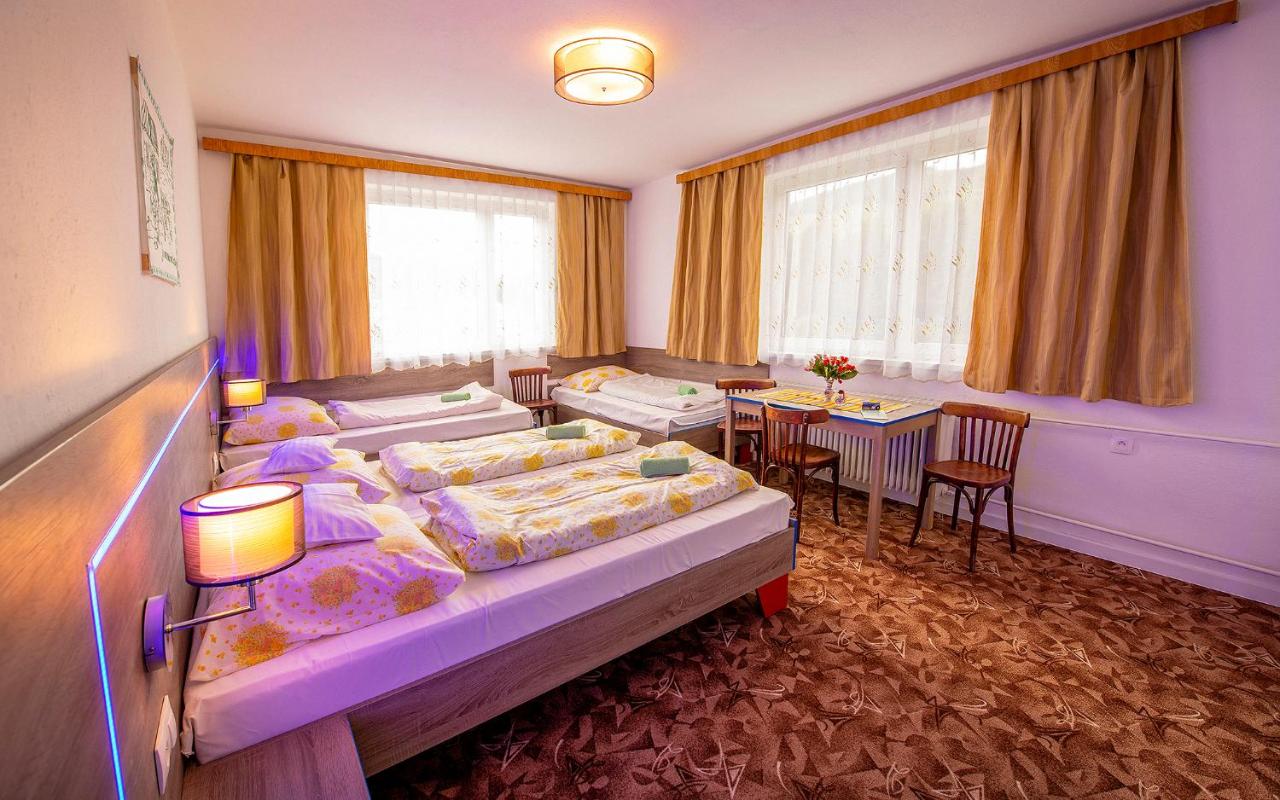 Vierbettzimmer mit Gemeinschaftsbad