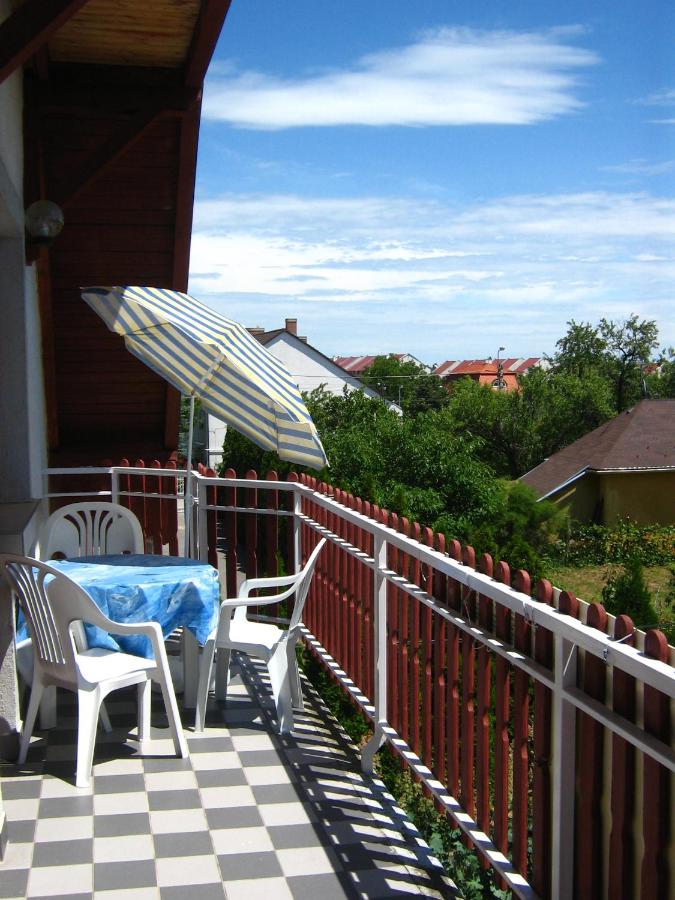 Apartment mit Balkon
