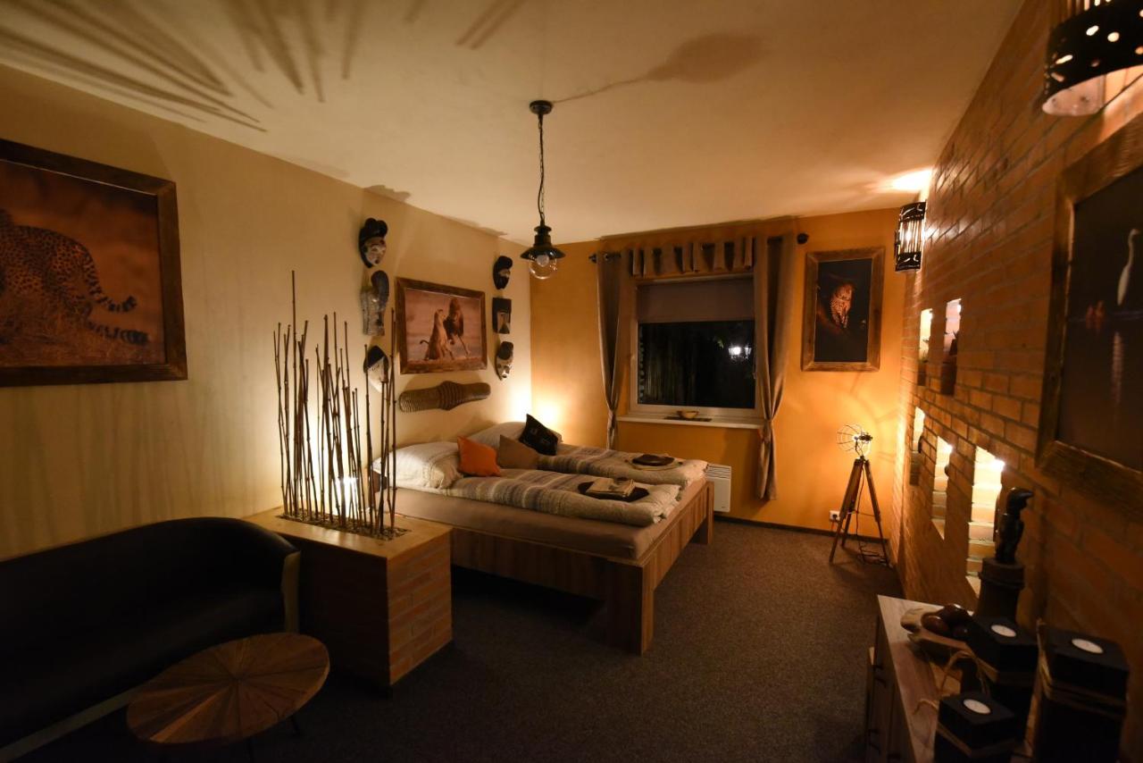 Zimmer mit Kingsize-Bett