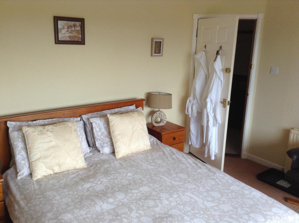 King Room with Roll-In Shower - Disability Access