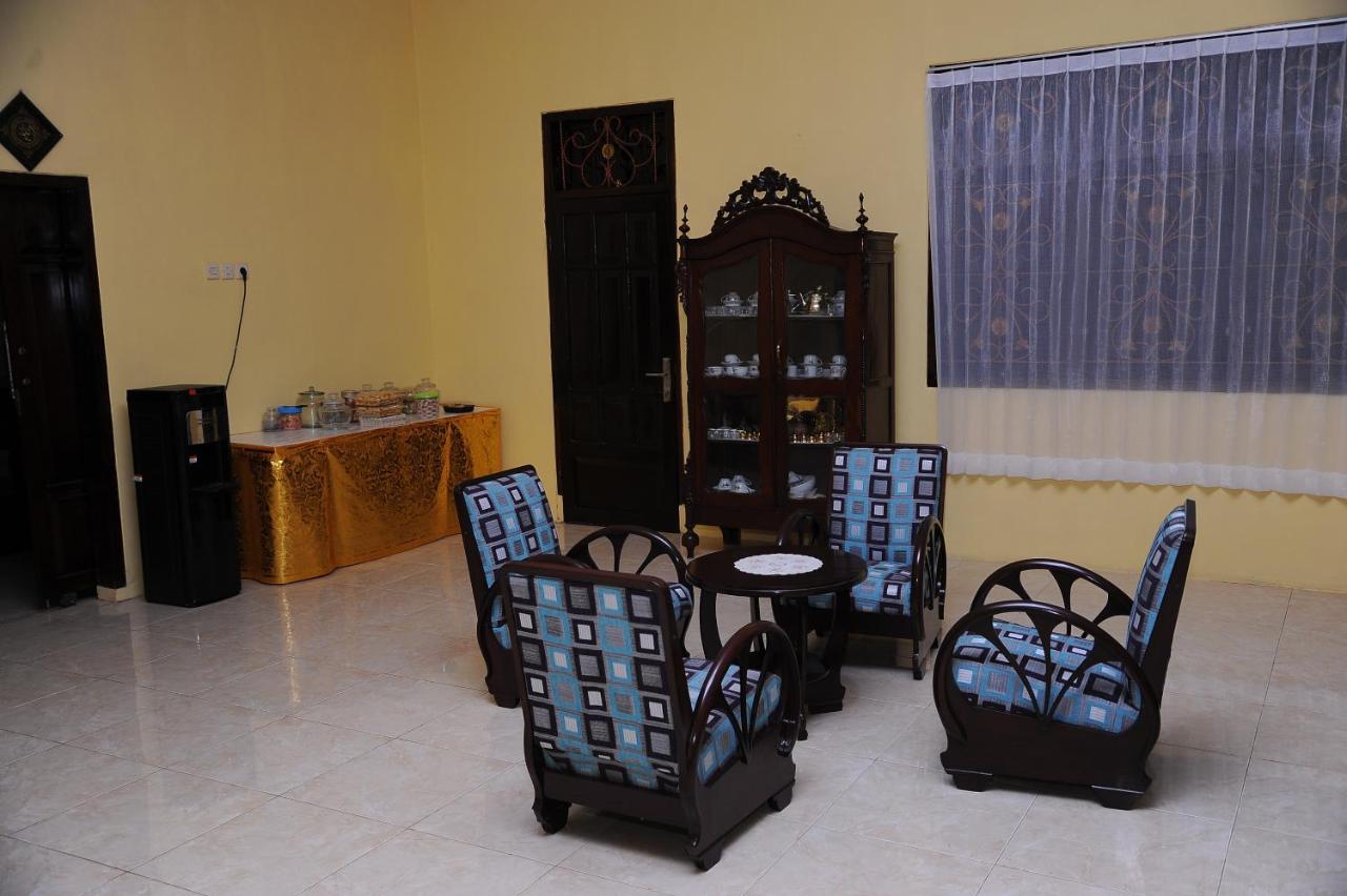 Rumah Eyang Guest House - B&B