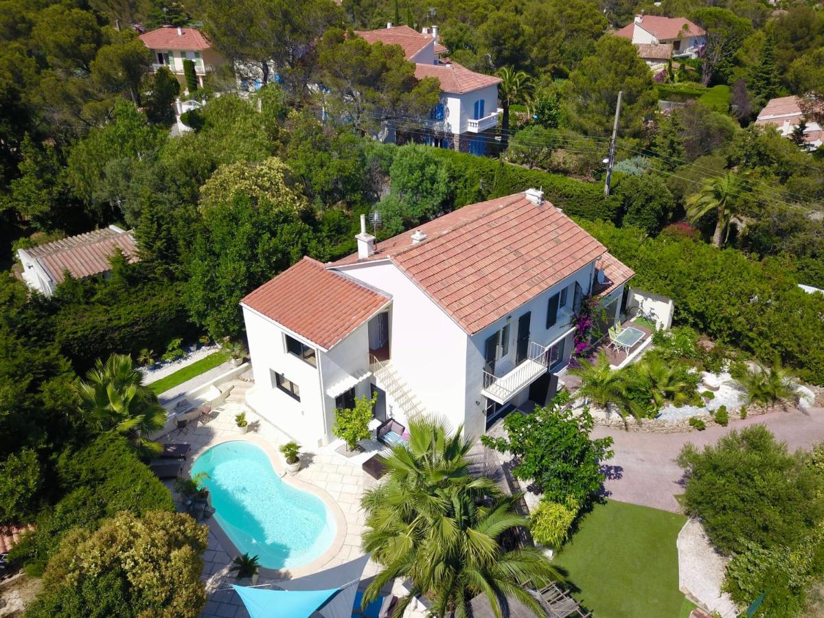 Bed,Kitchen and Swimming Pool Villa Esterel - B&B