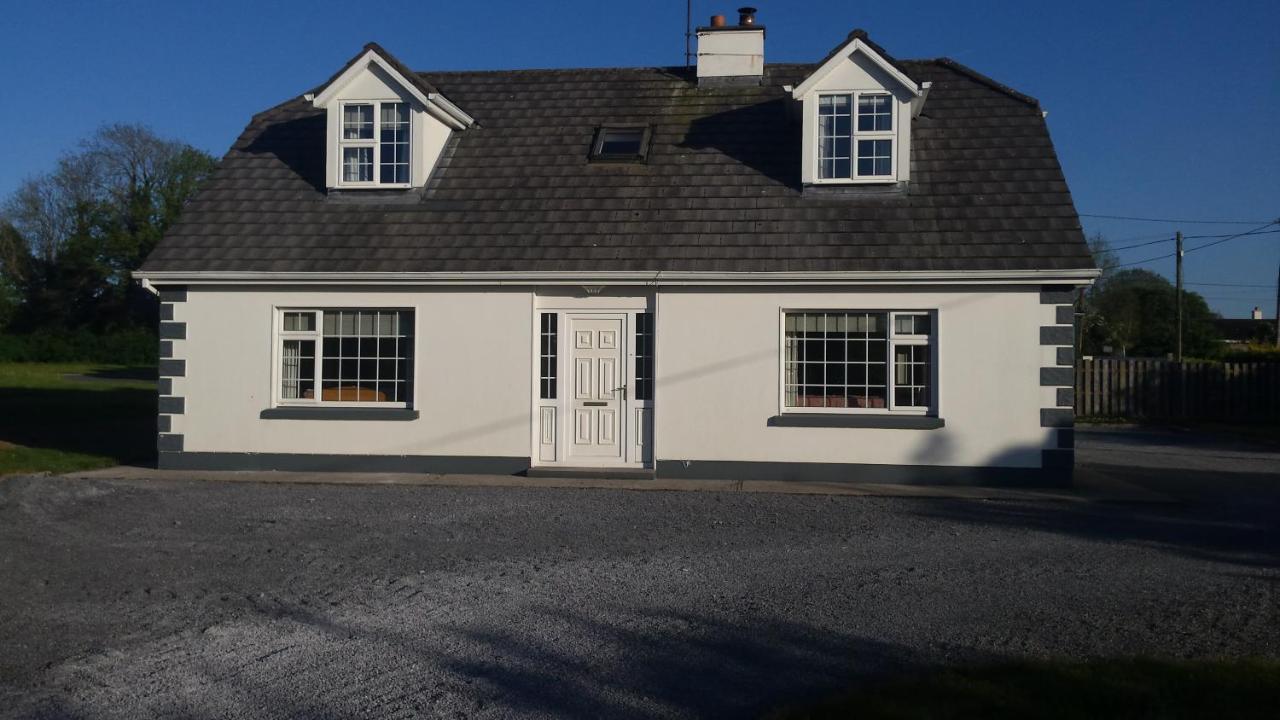 Cloonboo Lodge With Tours Sleeps 12 - Bed and Breakfast