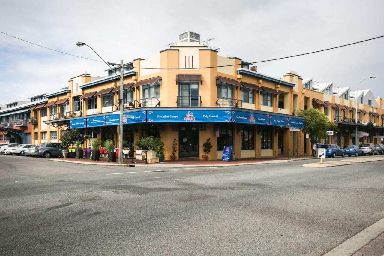Granita's - 2 bedroom converted South Fremantle warehouse apartment - Bed and Breakfast