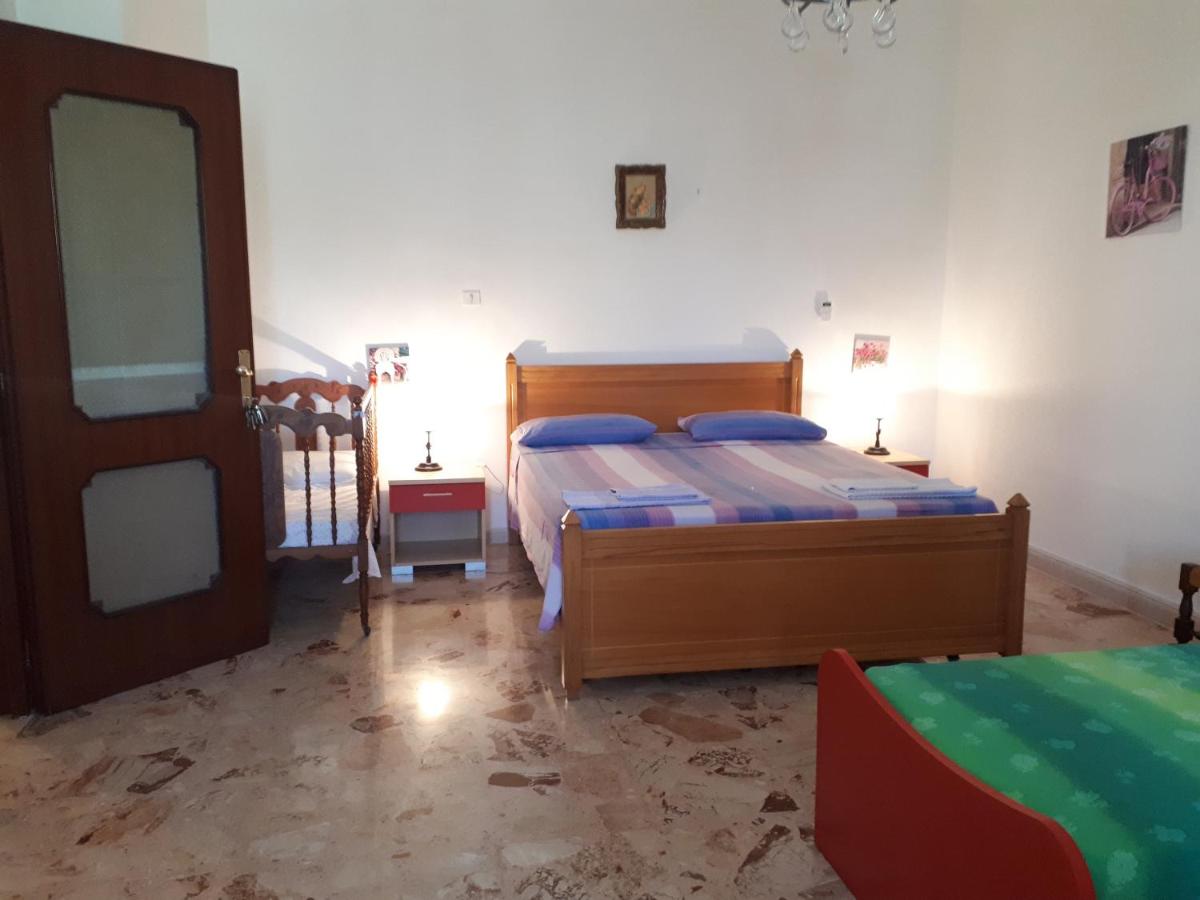 Camera Matrimoniale con Letto Supplementare