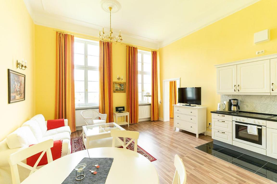 Apartment with Lake View