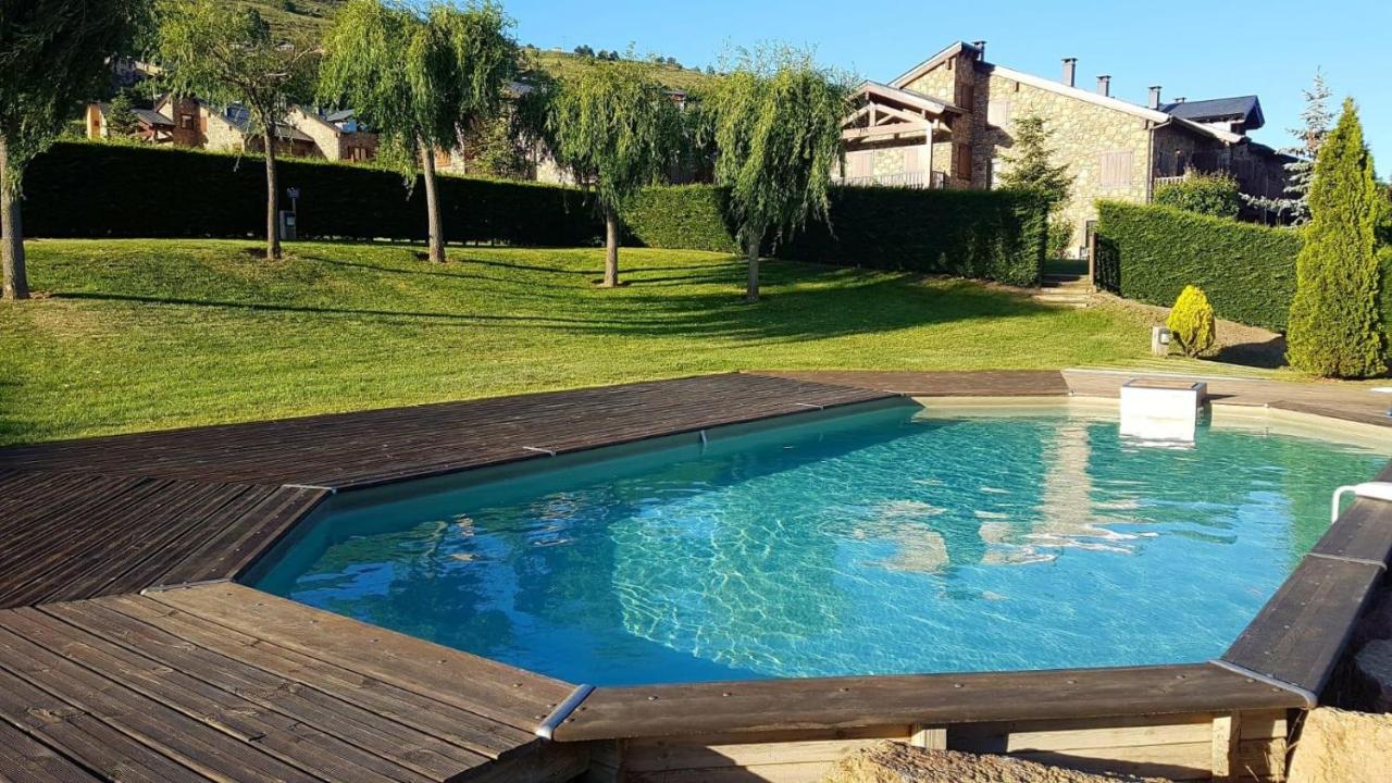 Three-Bedroom House with Mountain Views