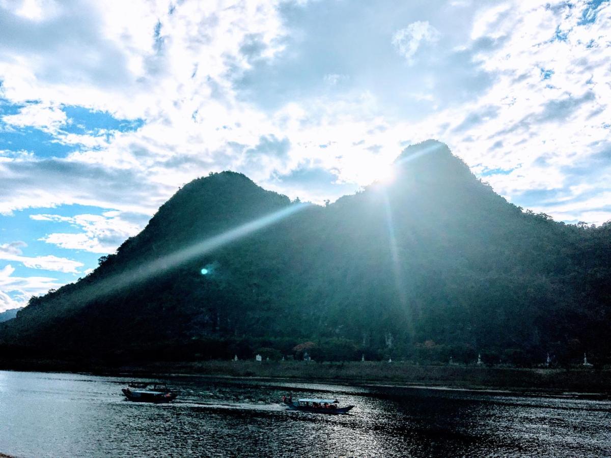 Family Room with Garden View