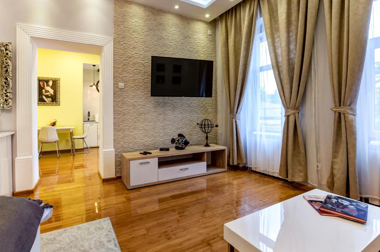 One-Bedroom Apartment with Balcony