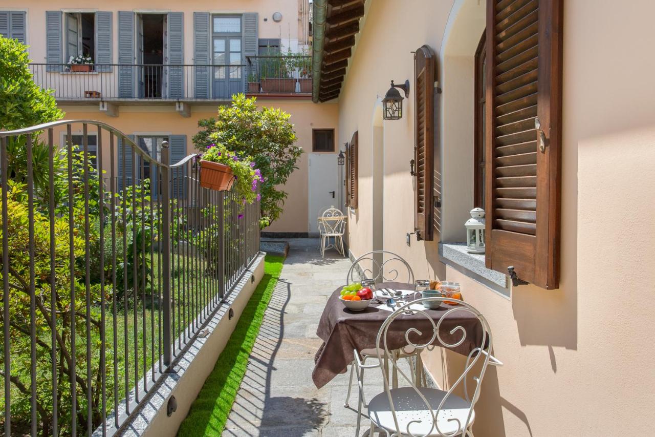 Camera Matrimoniale con Vista Giardino