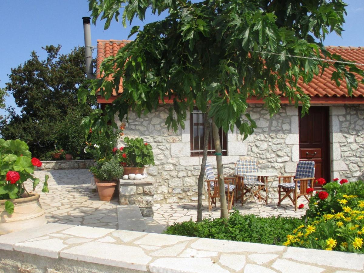 B&B Leonídio - Stone House in a quiet landscape, Leonidion - Bed and Breakfast Leonídio