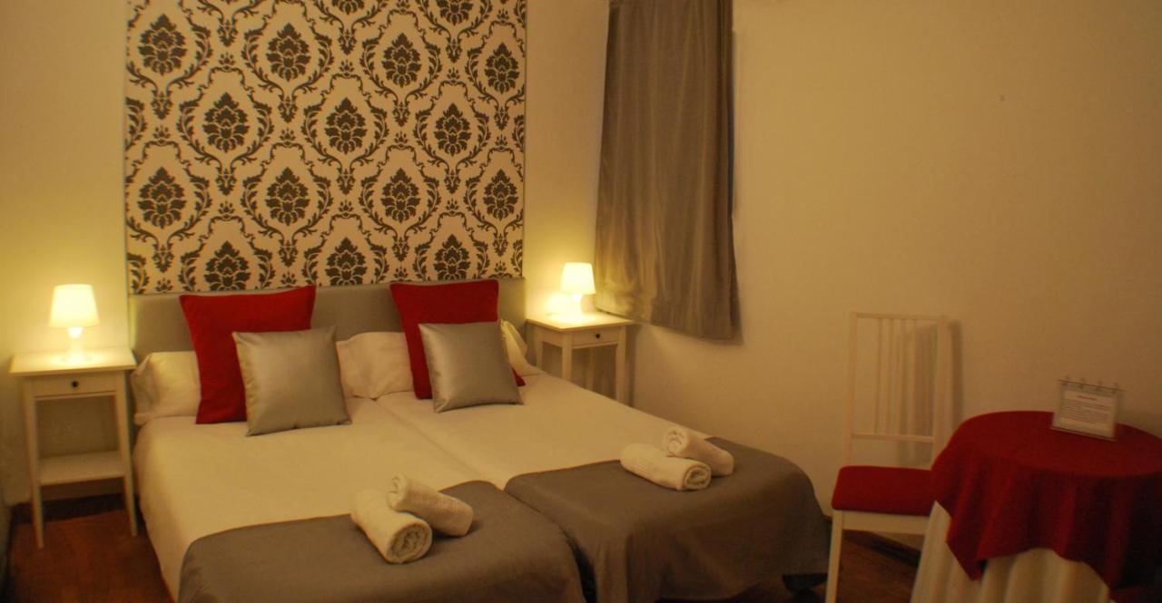Twin Room with Private External Bathroom