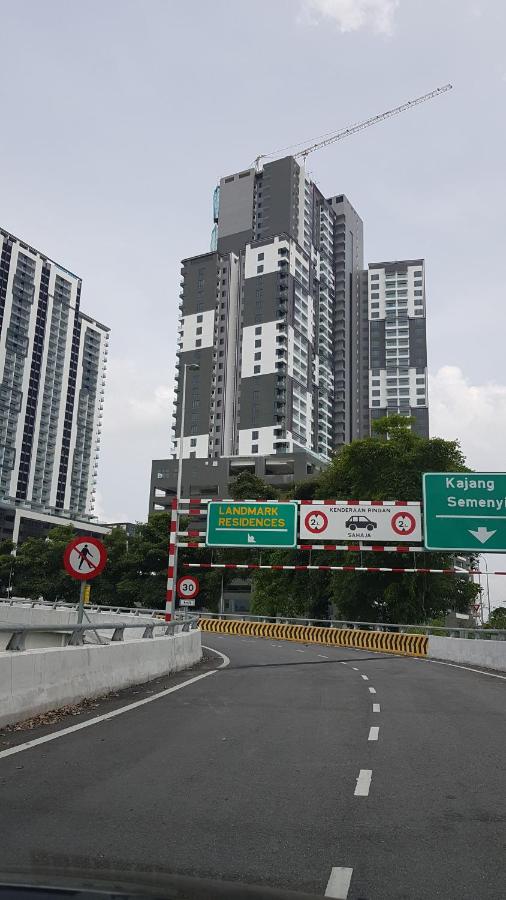 Landmark Residence Sungai Long High Speed Internet near TAR College MRT - Bed and Breakfast