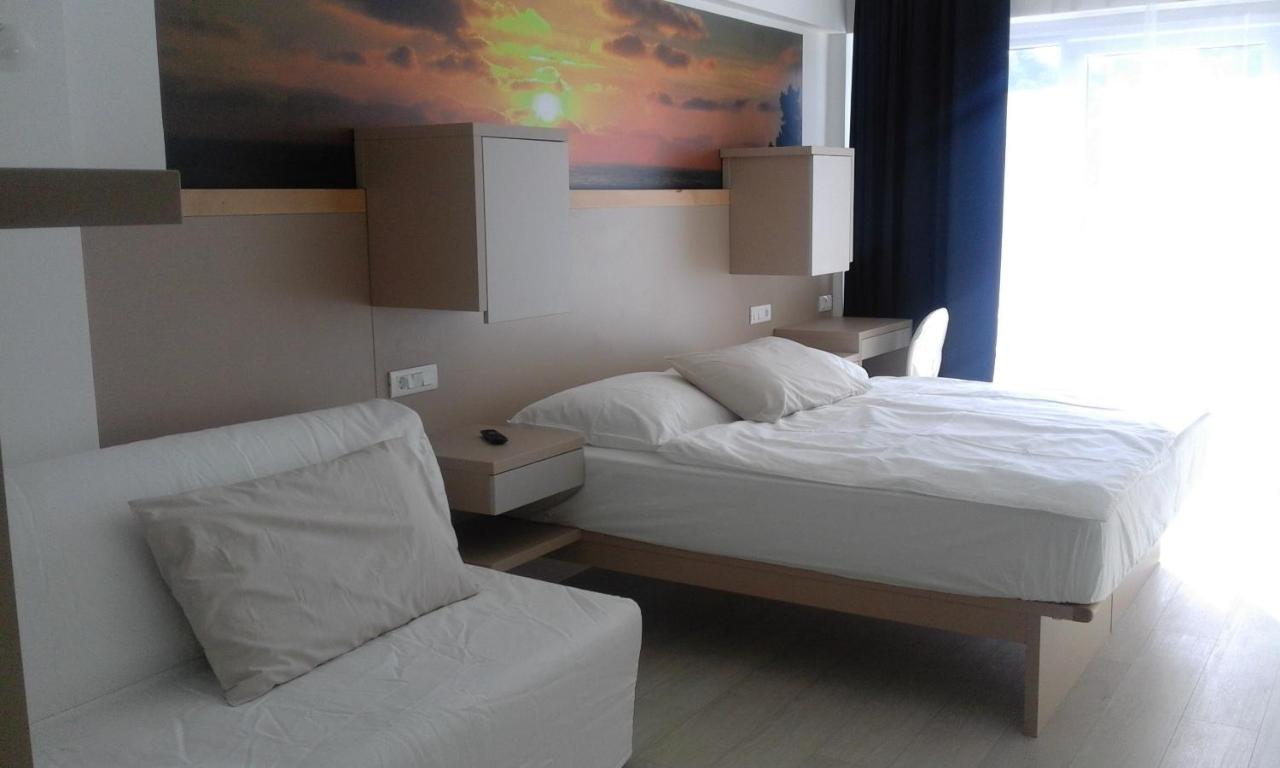 Deluxe Double Room with Extra Bed