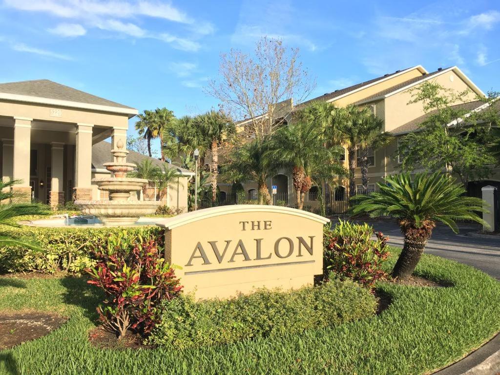 NEW 2bed2bath condo - CLEARWATER BEACH - FREE Wi-Fi and Parking - B&B