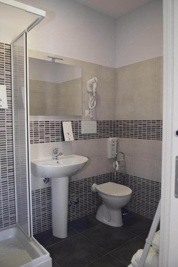 Chambre Double ou Lits Jumeaux avec Salle de Bains Privative