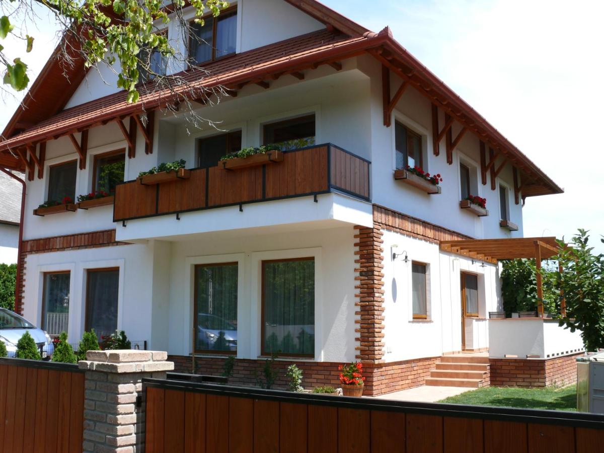 B&B Hévíz - Sára Apartman - Bed and Breakfast Hévíz