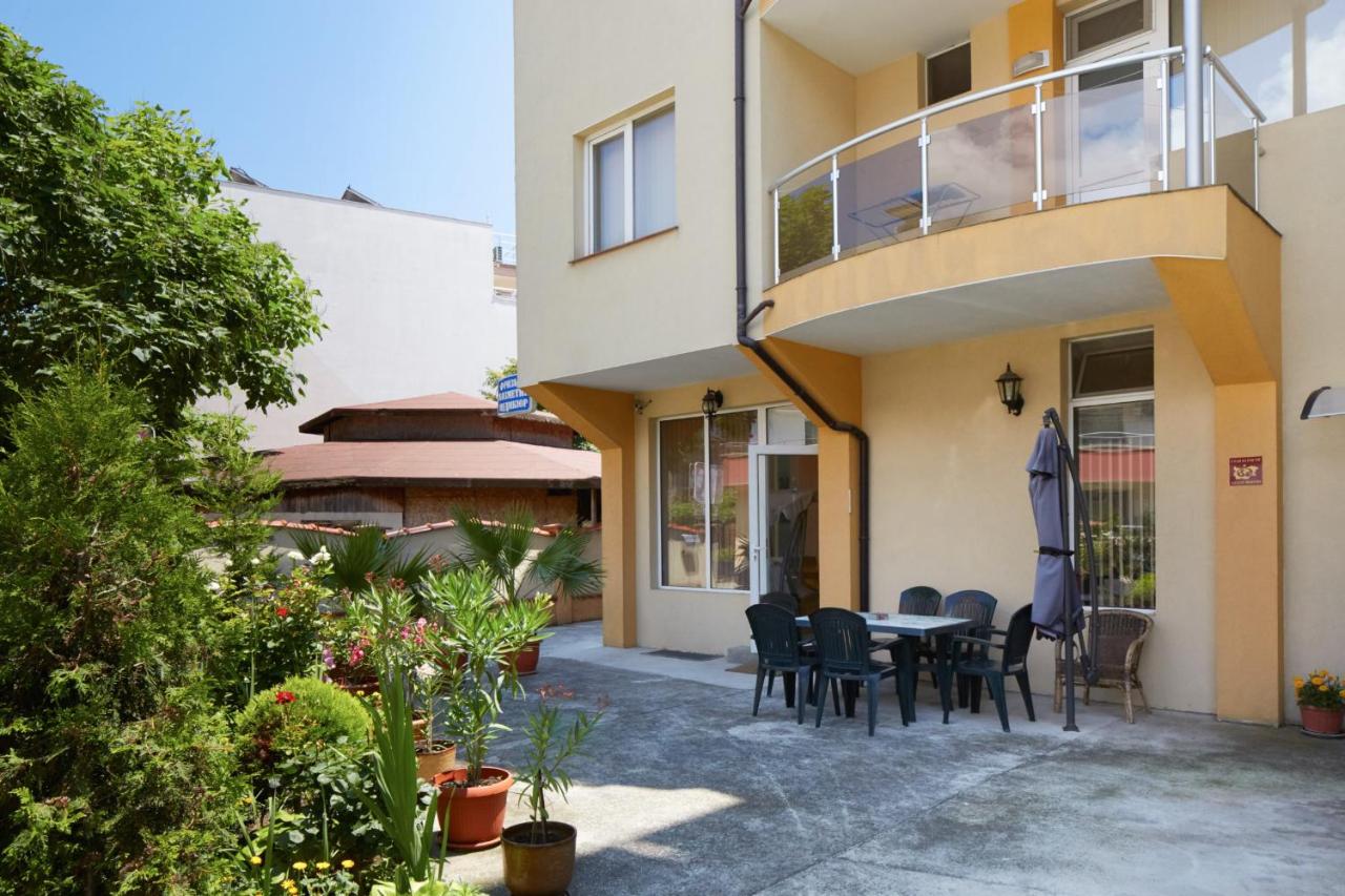 Guest House Plechkarovi - B&B Ravda
