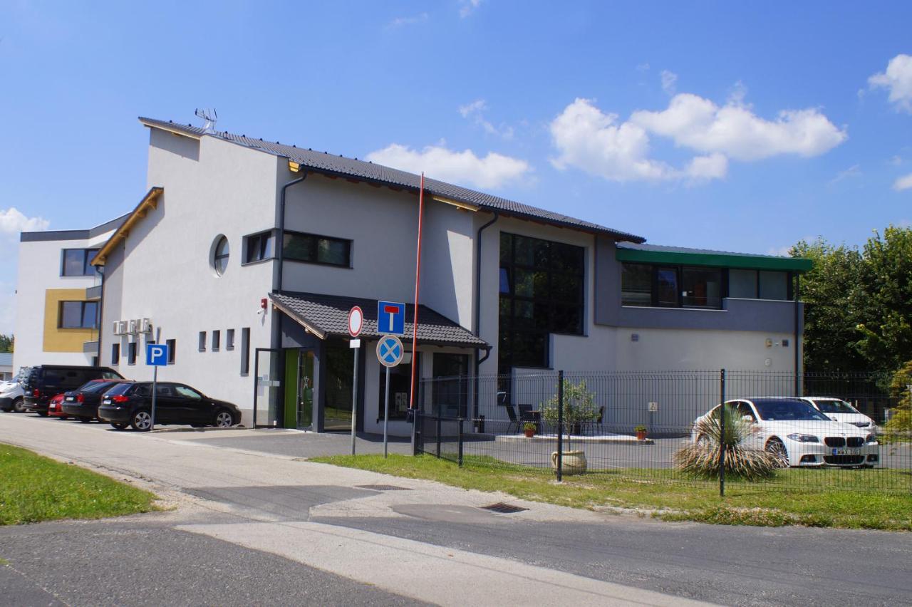 Hotel Fitromax Ajka - Chambres d’hôtes